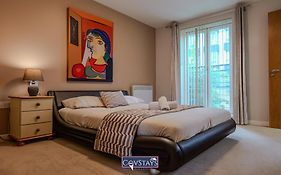 Triumph House - 3-Bed 2-Bath Apartment In Coventry City Centre By Covstays